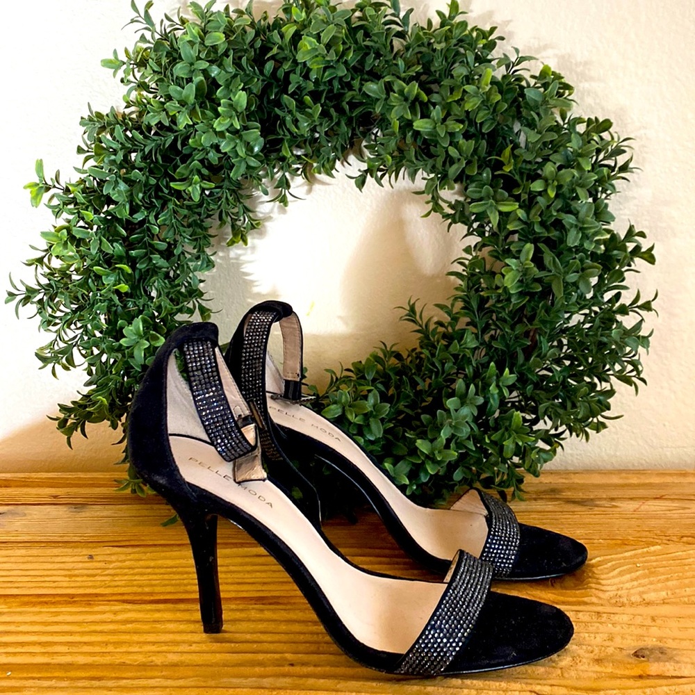 Pelle Moda Black heels in size 8